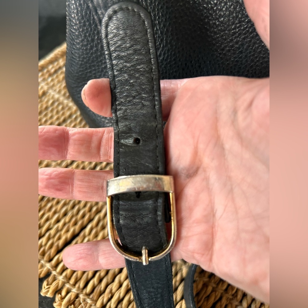 Danier genuine leather fold over bag - Picture 7 of 14